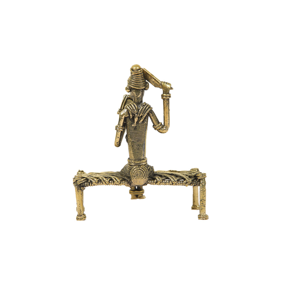 DHOKRA ART LADY COMBING HAIR