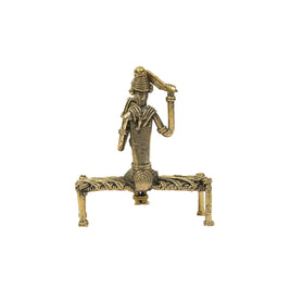 DHOKRA ART LADY COMBING HAIR
